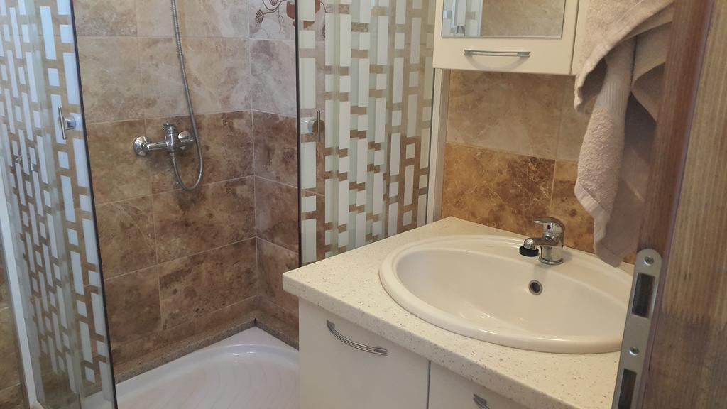 Apartments Natasa Vir Ngoại thất bức ảnh